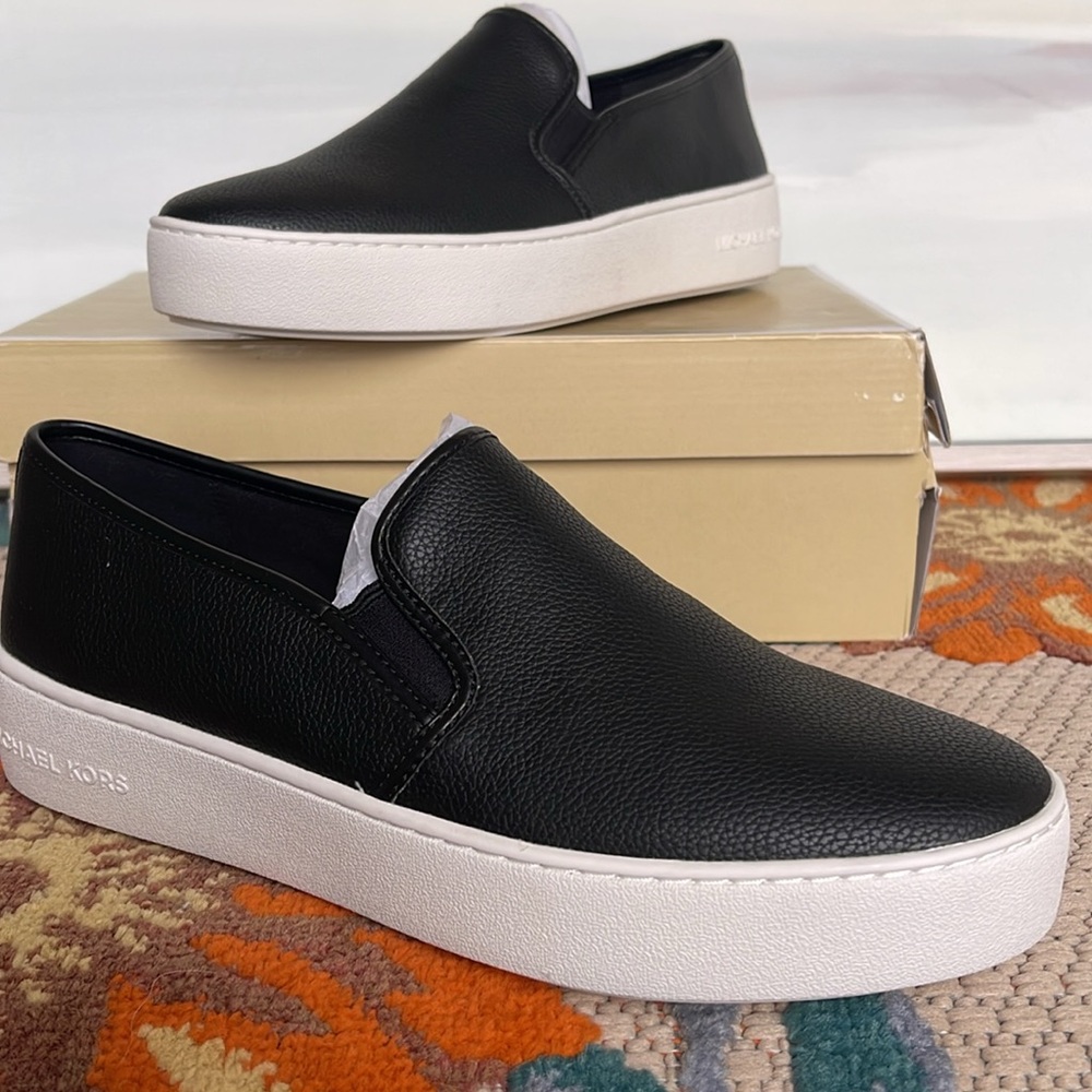 Michael Kors TEDDI SLIP ON
TUMBLED FAUX LTHR
49T2TEFP1L
Black 
Platform Sneakers - Picture 14 of 16
